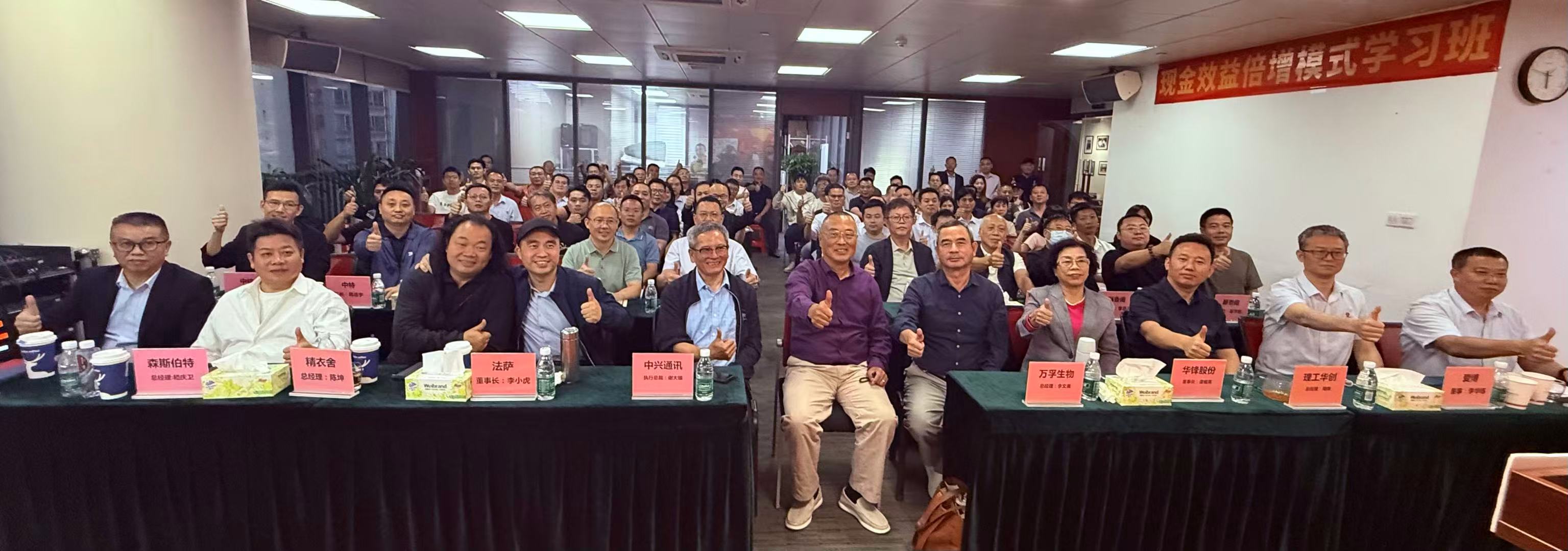 合影.jpg 合影.jpg